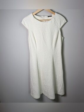 J. McLaughlin Ivory Textured Boucle A-Line Shift Dress | Minimalist Classic Sz M